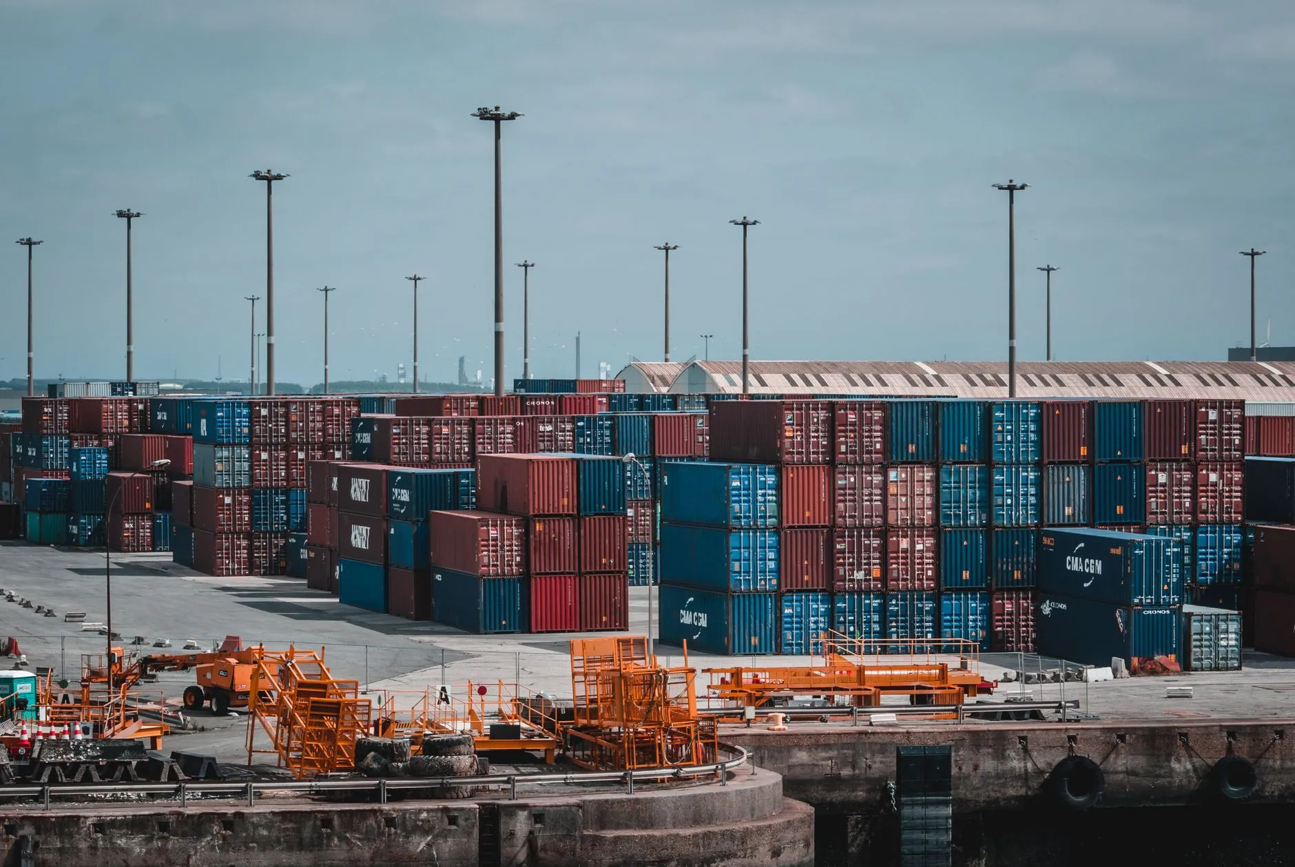 Container unloading